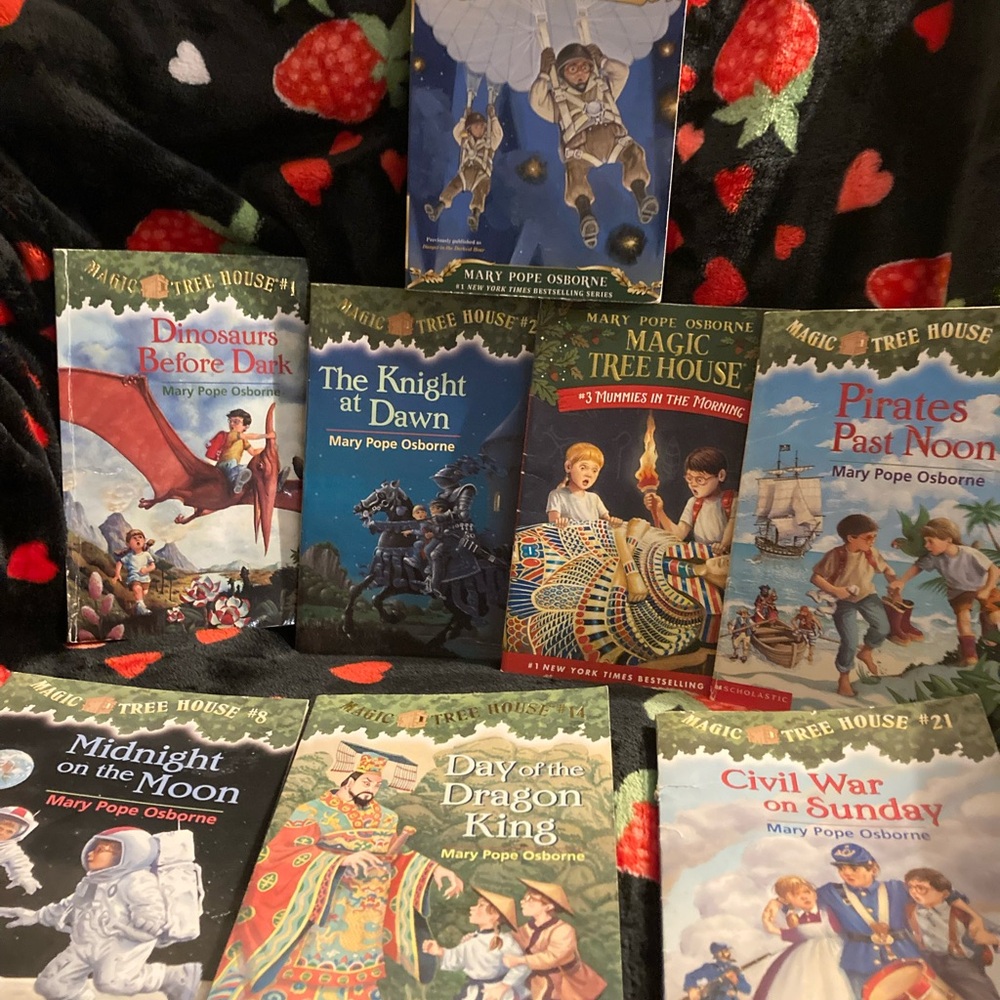 Children’s Magic Tree House Book Bundle 8 Psperback bookx